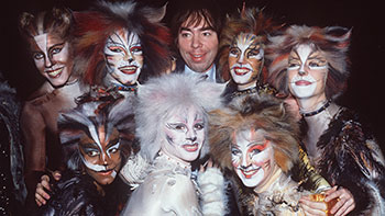 The cast of ‘Cats’ in 2003 with Andrew Lloyd Webber