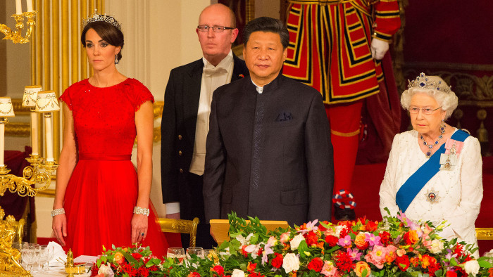 Catherine, Duchess of Cambridge, President of China Xi Jinping (C) and Britain's Queen Elizabeth II attend a state banquet at Buckingham Palace on October 20, 2015 in London, England
