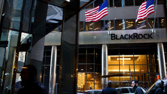 Pedestrians pass in front of BlackRock Inc. headquarters in New York, U.S., on Friday, Jan. 11, 2019. BlackRock Inc. is scheduled to release earnings figures on January 16. Photographer: Gabriella Angotti-Jones/Bloomberg