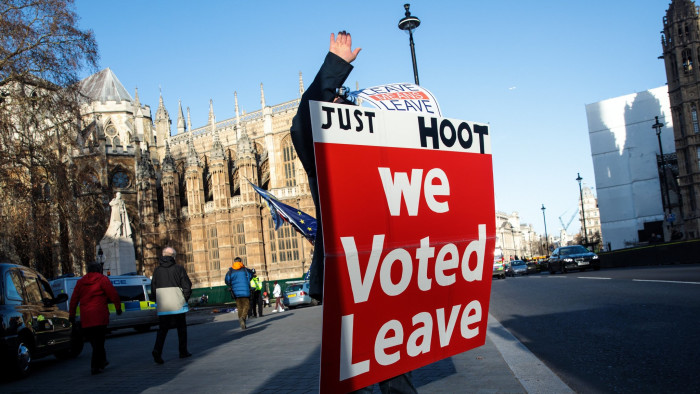 LONDON, ENGLAND - JANUARY 08: A pro-Brexit protester demonstrates outside the Houses of Parliament in Westminster on January 08, 2019 in London, England. MPs in Parliament are to vote on Theresa May's Brexit deal next week after last month's vote was called off in the face of a major defeat. (Photo by Jack Taylor/Getty Images)