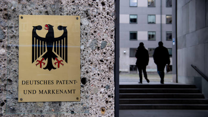 2B3R2HP Munich, Germany. 05th Mar, 2020. A sign with the inscription "Deutsches Patent- und Markenamt" can be seen at the main entrance of the German Patent Office. Credit: Sven Hoppe/dpa/Alamy Live News