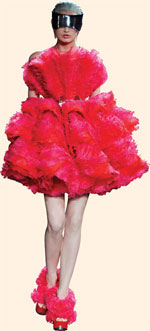 Pink dress seen on Elizabeth Banks as Effie Trinket in 'The Hunger Games: Catching Fire'