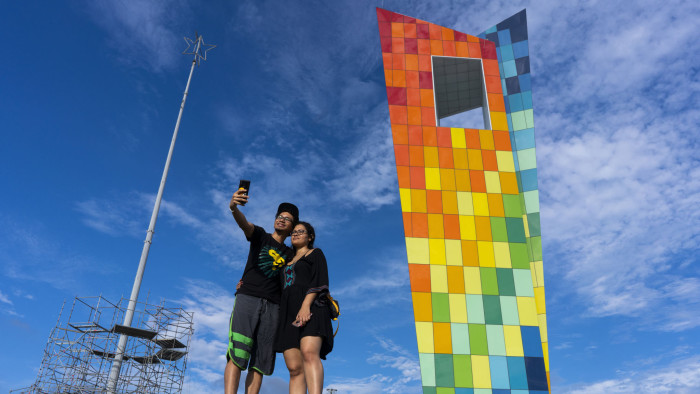 La Ventana al mundo is a public monument in Barranquilla built at the end of 2018 to coincide with the XXIII Central American and Caribbean Games.
