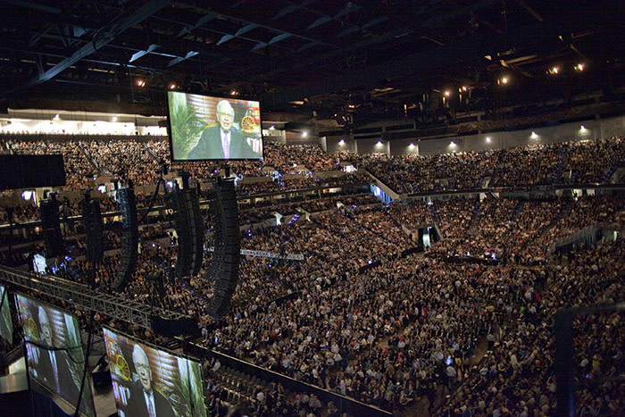 Buffett appearing in a video message to shareholders at the start of the Berkshire Hathaway annual meeting, May 2010. The company does not pay dividends, so the loyalty of its shareholders is the foundation of everything Buffett does: he can only be the lender or insurer of last resort because he has been able to hold on to so much of his investors’ capital