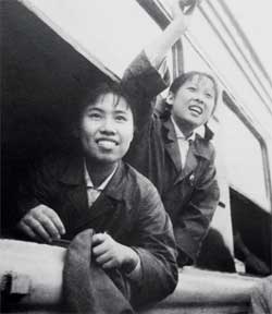 Ma Shangzhu in 1968, aged 18, waving goodbye to her parents