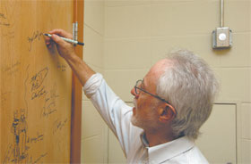 JM Coetzee signs the authors' door of the Ransom Center, University of Texas, May 2010