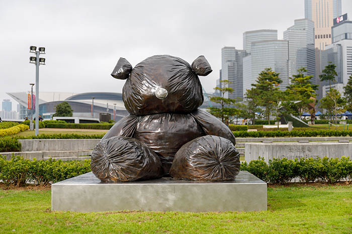  Gimhongsok's 'Bearlike Construction' (2012)