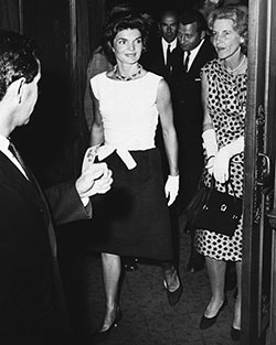 Bunny Mellon with Jackie Kennedy in 1961