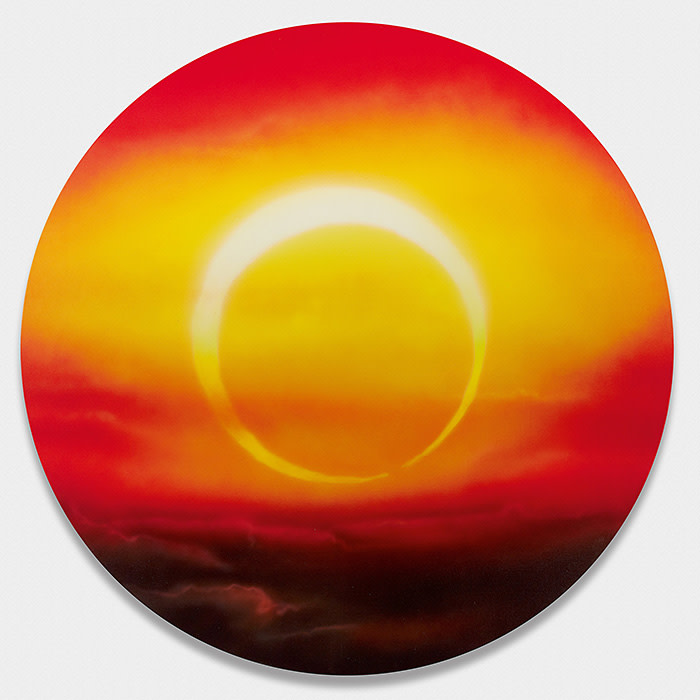 Marc Quinn (RED) Eclipse Oil on canvas Diameter: 78⅜ in. 199 cm Executed in 2018, this painting was especially created to reflect the theme of this year’s auction - (RED) and Light Estimate $150/200,000