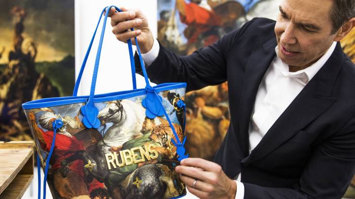 Artist Jeff Koons with his Rubens bag PR SHOT