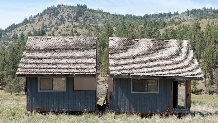G35GG8 House in two pieces, Ochoco Mountains, Oregon.