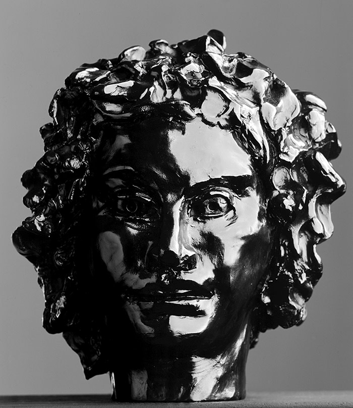 DIONYSIS GEORGE CONDO (Concord, 1957) Patinated bronze 23.6 x 20.8 x 19.8 cm (9.3 x 8.2 x 7.8 in.) Stamped with initials, numbered '3/3' and dated '02' 2002 GALERIE ANDREA CARATSCH