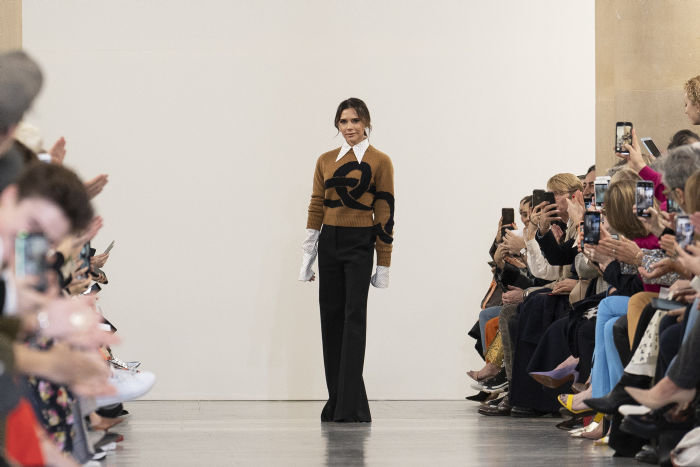 TOPSHOT - British designer Victoria Beckham acknowledges the crowd during her 2019 Autumn / Winter collection catwalk show at London Fashion Week in London on February 17, 2019. (Photo by NIKLAS HALLE'N / AFP) (Photo credit should read NIKLAS HALLE'N/AFP/Getty Images)
