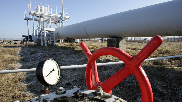 A pressure valve is seen on a gas pipeline in the vicinity of the town of Boyarka, near Kiev, on February 12, 2008. Russian President Vladimir Putin met his Ukrainian counterpart Viktor Yushchenko on February 12, 2008 in Moscow amid crunch talks on averting a cut in Russian gas supplies to the neighboring state. The pro-Western Ukrainian leader was greeted by Putin in the Kremlin as Russia's Gazprom energy giant extended until 6:00 pm (1500 GMT) a deadline for Ukraine to pay debts or have part of its gas supplies cut. AFP PHOTO/ SERGEI SUPINSKY (Photo credit should read SERGEI SUPINSKY/AFP/Getty Images)