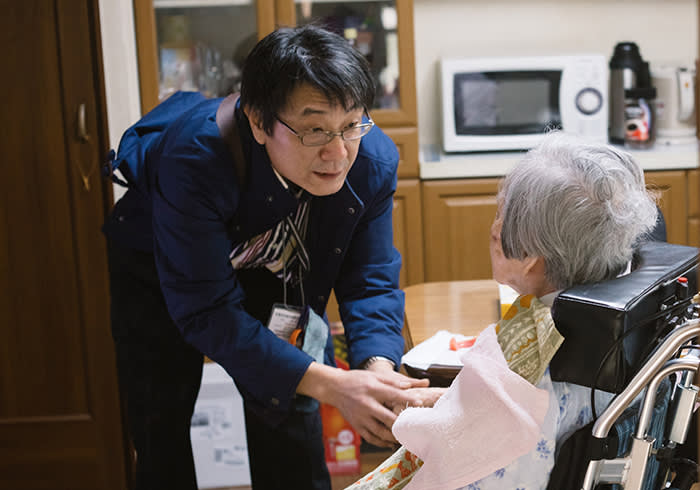 Seasonal Appeal, Alzheimer's Research UK, ARUK, Japan story by Robin Harding- Yuji Ogawa and his mother Kinue Ogawa who suffers from Alzheimer's
