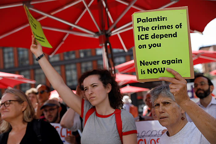 Activists protest the Palantir Technologies software company for allegedly helping ICE and the Trump administration in New York City, U.S., September 13, 2019. REUTERS/Shannon Stapleton - RC15FA0DB680