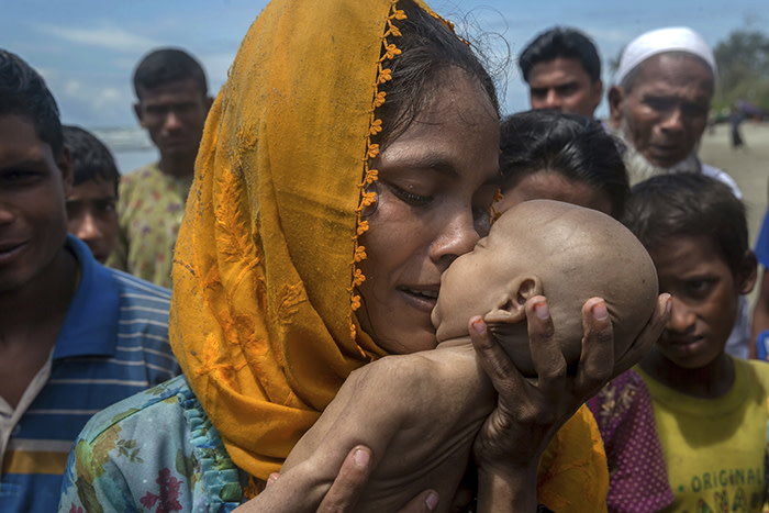 2017 AP YEAR END PHOTOS - Hanida Begum, a Rohingya Muslim woman who crossed over from Myanmar into Bangladesh, kisses her infant son, Abdul Masood, who died when the boat they were traveling in capsized just before reaching the shore of the Bay of Bengal, in Shah Porir Dwip, Bangladesh, on Sept. 14, 2017. (AP Photo/Dar Yasin)