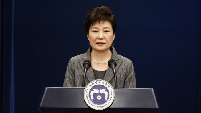 South Korean President Park Geun-Hye speaks during an address to the nation, at the presidential Blue House in Seoul on November 29, 2016. 
South Korea's scandal-hit President Park Geun-Hye said Tuesday she was willing to stand down early and would let parliament decide on her fate. / AFP PHOTO / AFP PHOTO AND POOL / JEON HEON-KYUN