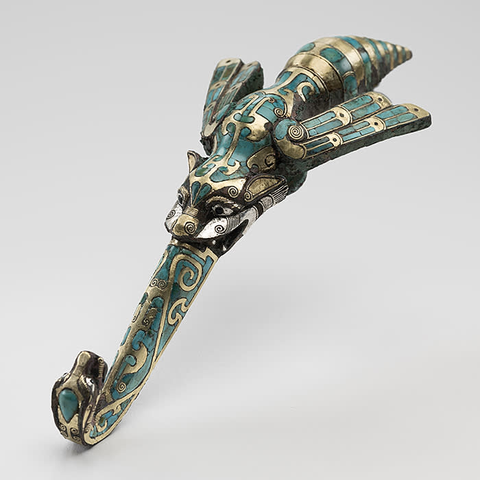 Bronze, gold, silver and turquoise belt hook, 'daigou', Warring States period (c475-221BC)