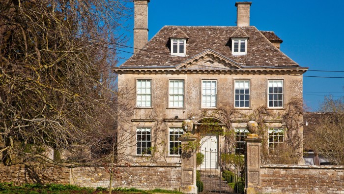 CN1A52 An imposing early 18th century English country manor house in Wiltshire, England, UK