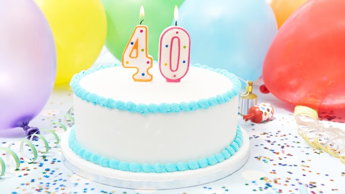 F8P060 Cake Celebrating 40th Birthday
