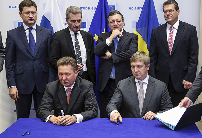 (Front Row, L-R) Gazprom CEO Alexei Miller and Ukrainian state gas company Naftogaz CEO Andriy Kobolev attend a signing ceremony after gas talks between the European Union, Russia and Ukraine at the European Commission headquarters in Brussels October 30, 2014. Ukraine, Russia and the European Union signed a deal on Thursday on the resumption of Russian natural gas supplies to Ukraine for winter after several months of delay during the conflict in Ukraine. REUTERS/Francois Lenoir (BELGIUM - Tags: BUSINESS ENERGY POLITICS) - GM1EAAV0JCJ01