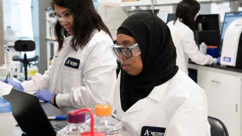 Research assistant Huda Rabi and lab technician Hannah Huynh, of RNA medicines company Arcturus Therapeutics, conduct research on a vaccine for the novel coronavirus (COVID-19) at a laboratory in San Diego, California, U.S., March 17, 2020. REUTERS/Bing Guan - RC2ZLF9INOEU