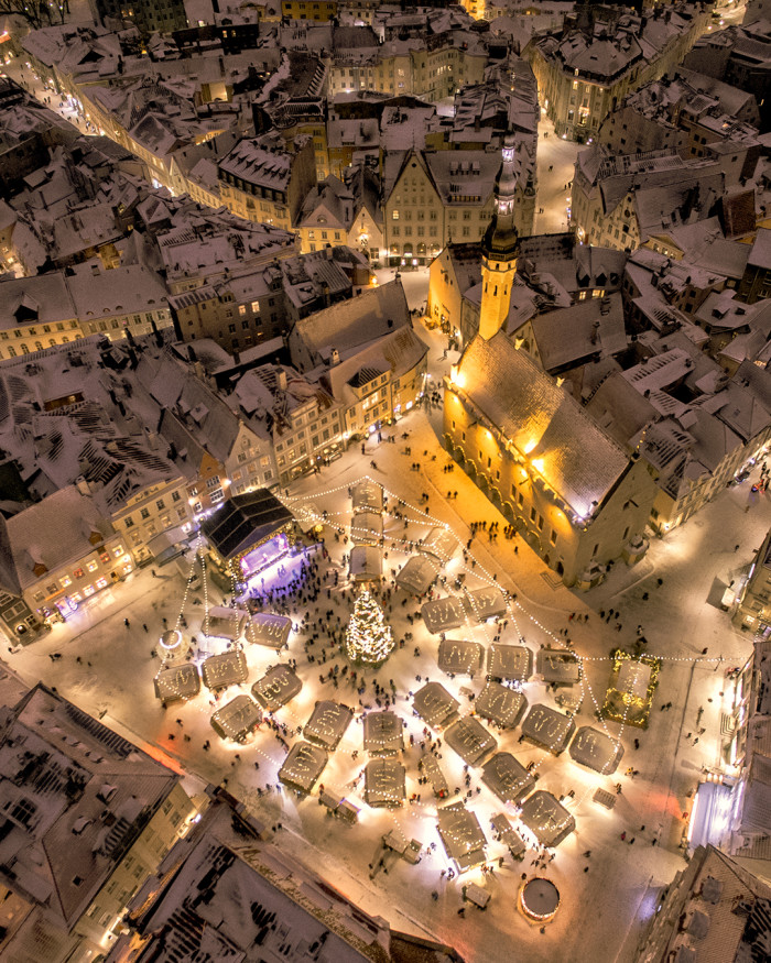 Stalls surround the Christmas tree in Tallinn’s Town Hall Square