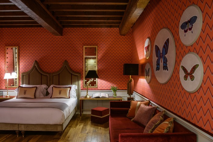 A bedroom at the Hotel Il Tornabuoni in Florence