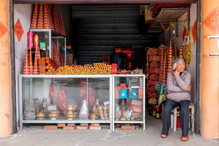 An elderly shopkeeper in Rudong