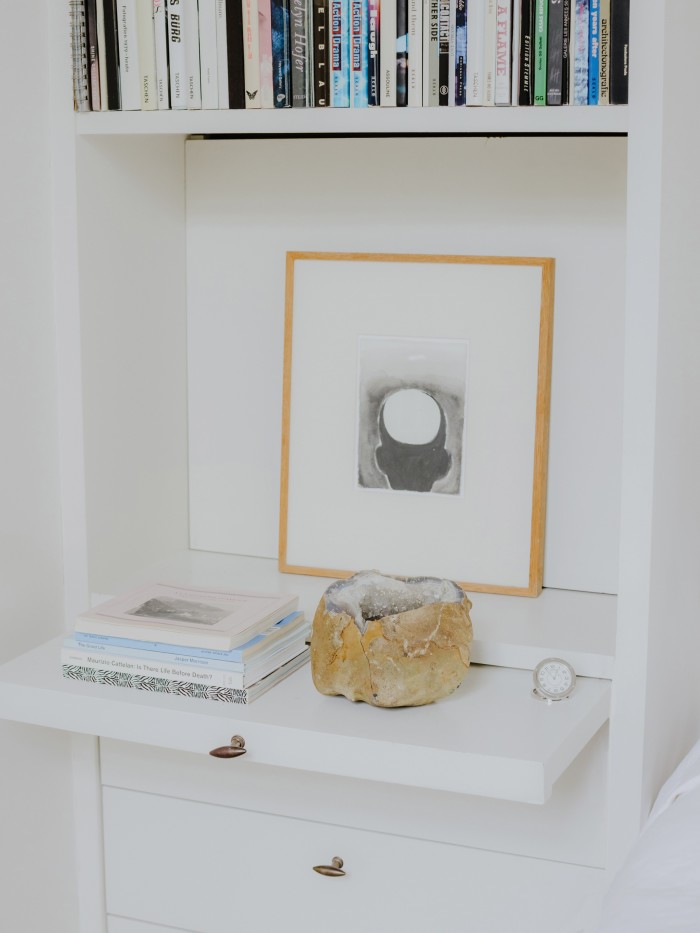 On the nightstand are a crystal stone from Uruguay, a present from Belgian painter Eva Claessens, an Hermès clock and an Antony Gormley drawing