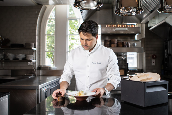 Rafael Cagali, chef at London’s two Michelin-starred Da Terra, recommends the Kakugama for slow-cooking, rice and whole vegetables