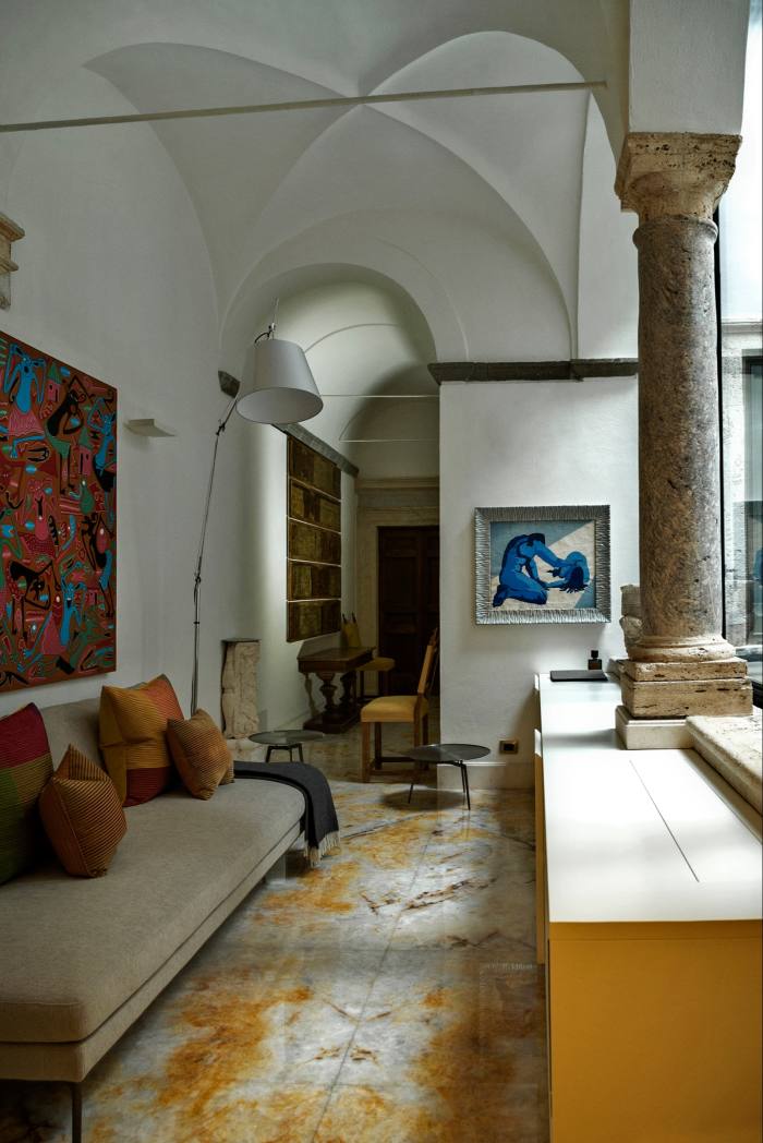 A Roman column reused in a living room