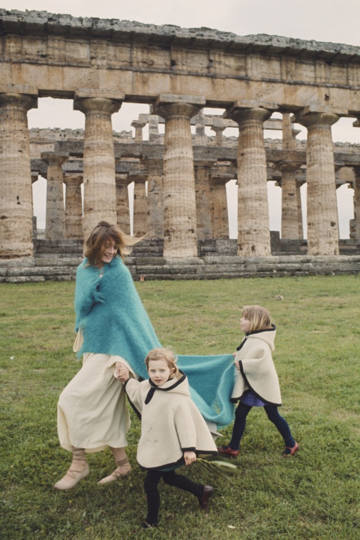 With her daughters Natasha and Joely Richardson while filming in Italy, 1968
