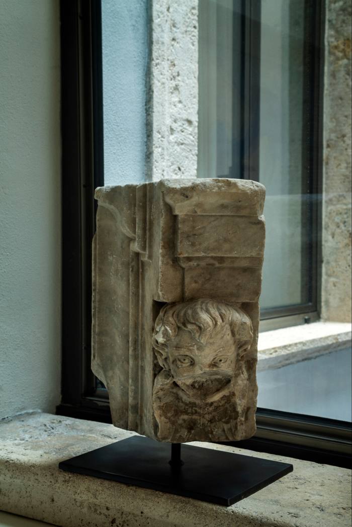 A fragment of a Renaissance marble gate featuring the head of a young boy