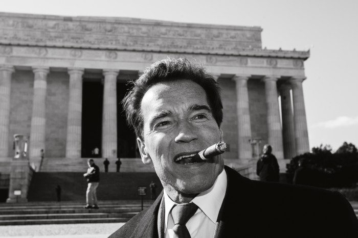Beside the Lincoln Memorial in 2009, photographed by Peter Grigsby, from Arnold, published by Taschen