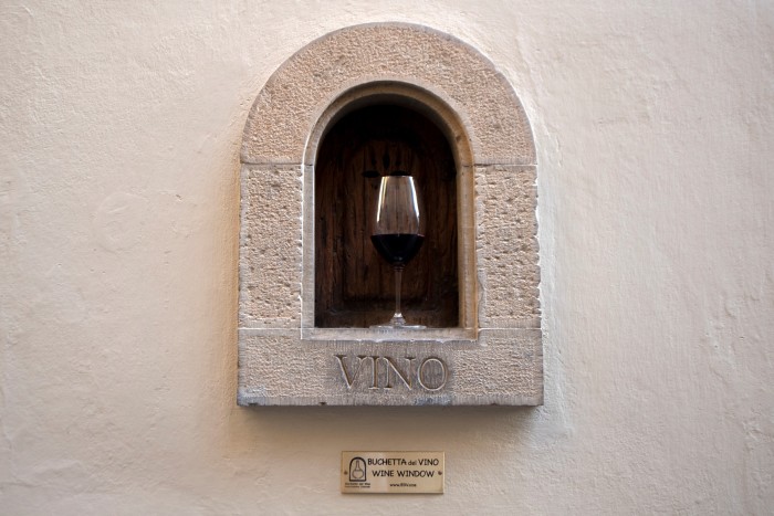 A buchetta del vino – or wine window