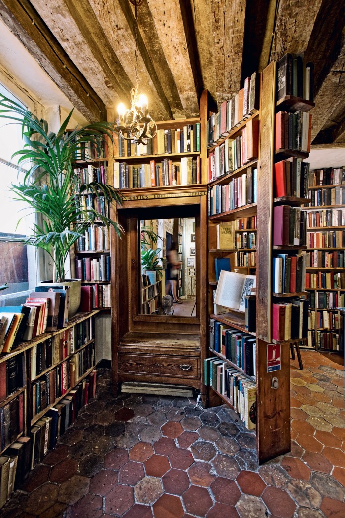 Shakespeare & Company bookshop in Paris