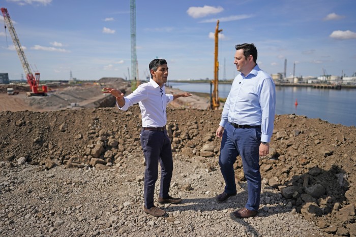 Then chancellor Rishi Sunak and Houchen at the Teesside Freeport in 2022. Teesside is at the centre of the ‘red wall’ of seats that switched from Labour to the Conservatives for the first time in 2019