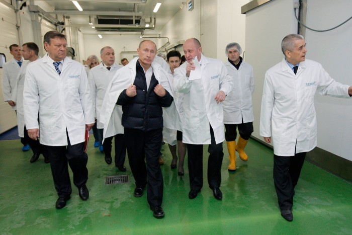 Yevgeny Prigozhin, centre right, tours one of his catering facilities with Russian president Vladimir Putin, centre left. The former’s Wagner Group has become an increasingly important part of the Russian invasion of Ukraine