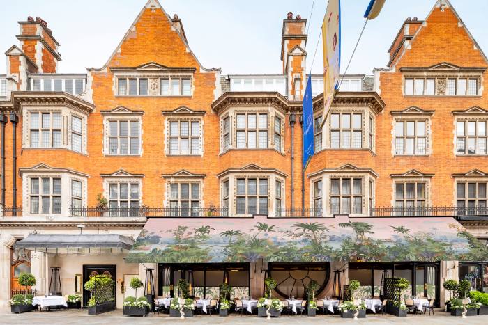 Scott’s teams up with Krug and de Gournay for its alfresco terrace