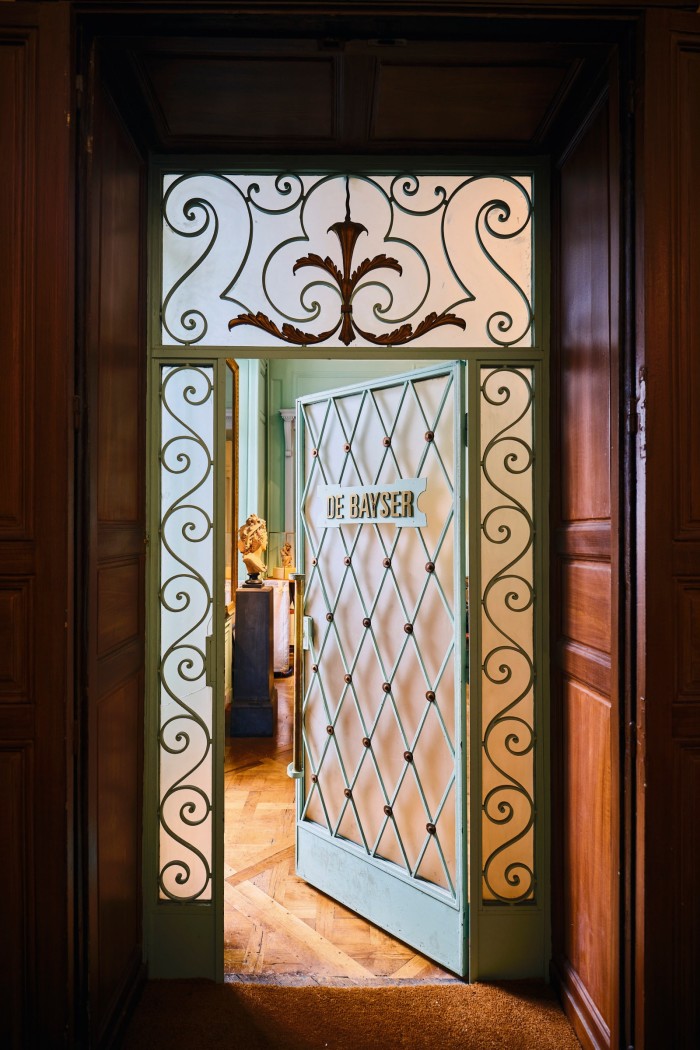 The entrance to Galerie de Bayser