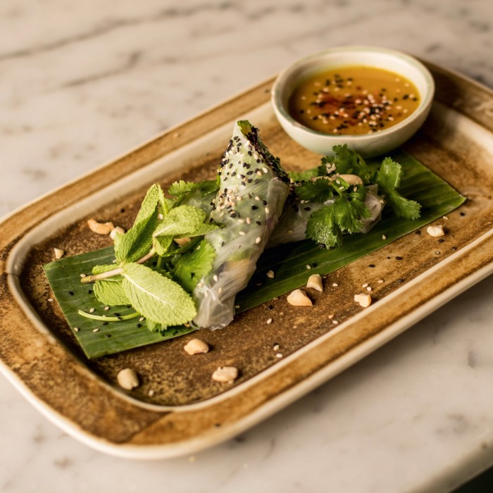 Spring roll with miso-mango sauce