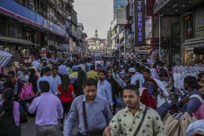 Crowd walking about in Crawford market in Mumbai, India