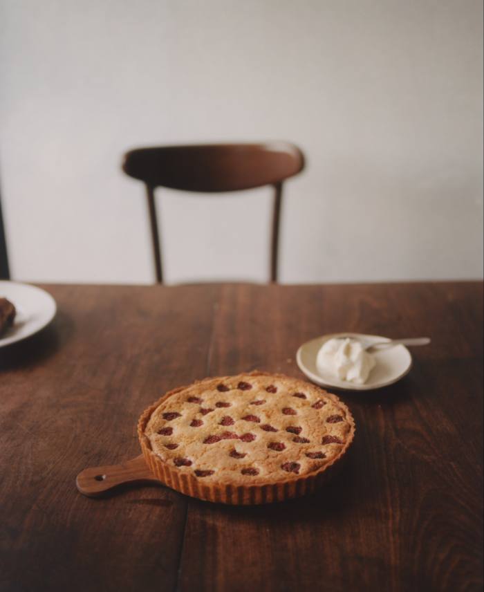 Raspberry and almond tart with crème fraîche