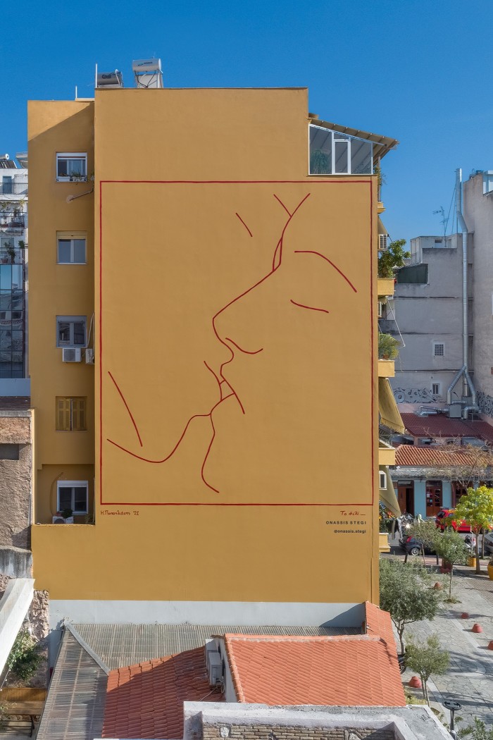 The Kiss mural by Ilias Papailiakis in Avdi Square