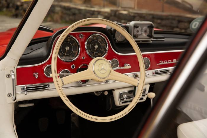 The Gullwing’s pivoting steering wheel