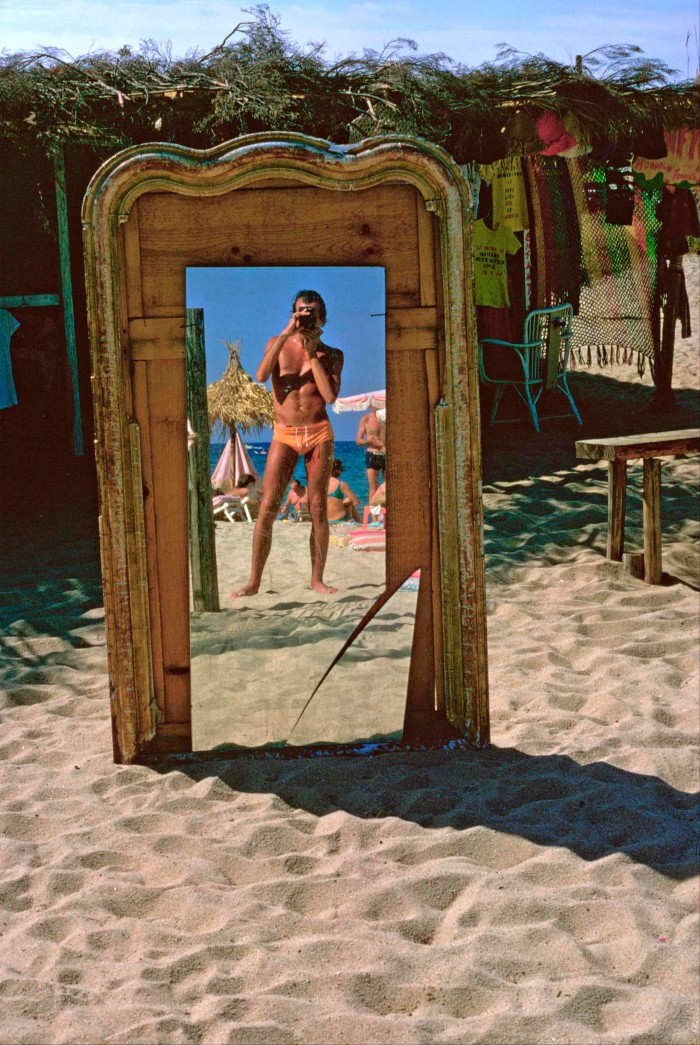 Cracked Mirror, La Voile Rouge, 1974, by Philippe Garner