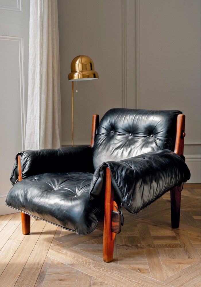 A Sergio Rodrigues mole chair in a property designed by Edoardo Mapelli Mozzi