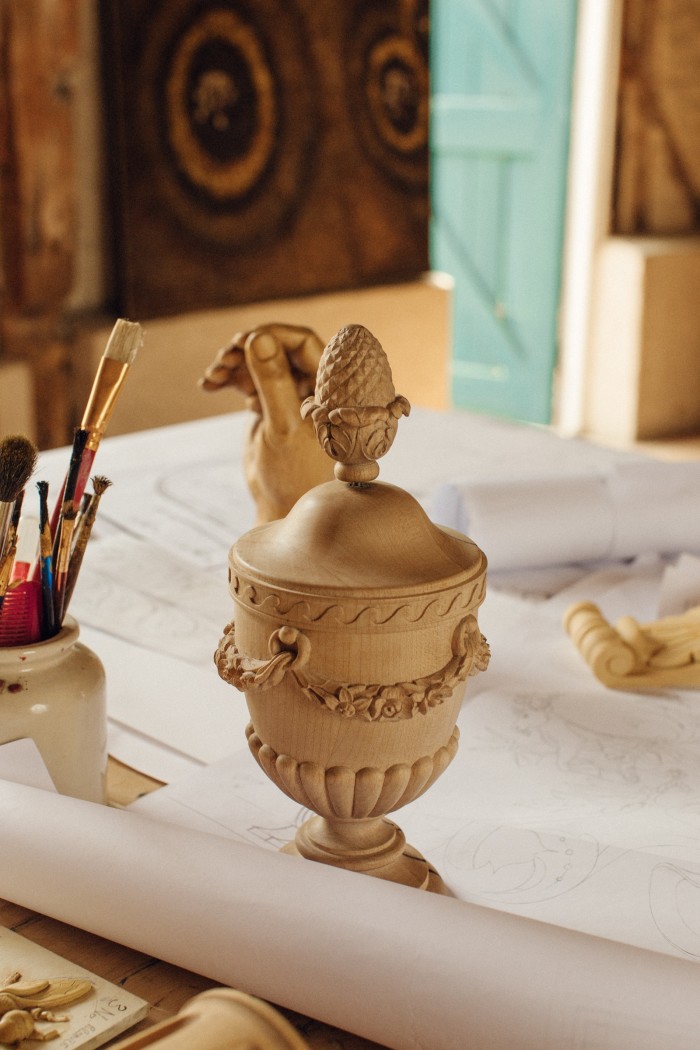 A reproduction of a 19th-century finial, carved in tulipwood